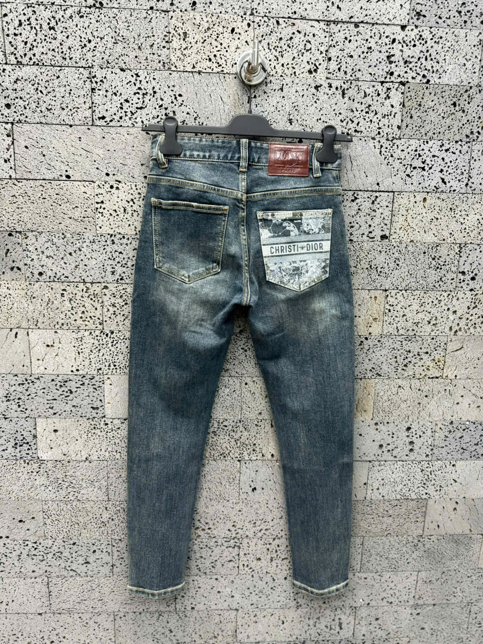 Quần Jean Dior CD Xanh bạc họa tiết Trắng túi sau Like Auth NV